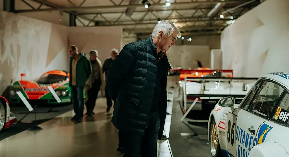 Visiteurs dans le musée